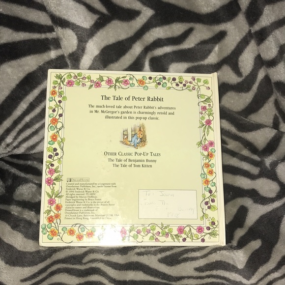 The tale of Peter rabbit pop up book 📚 - Picture 2 of 3